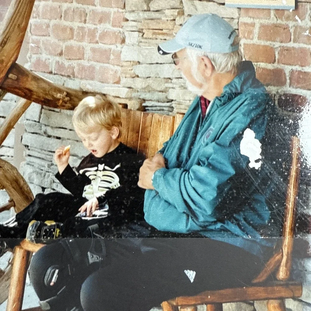 Portrait‎ Puzzle 1008 Pieces Grandpa And Grandson In Metal Tin